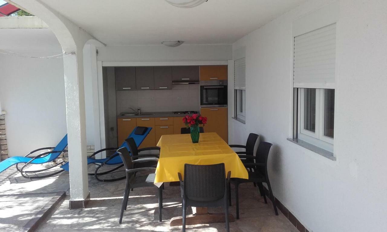 Apartment Milka By The Sea Karlobag Εξωτερικό φωτογραφία