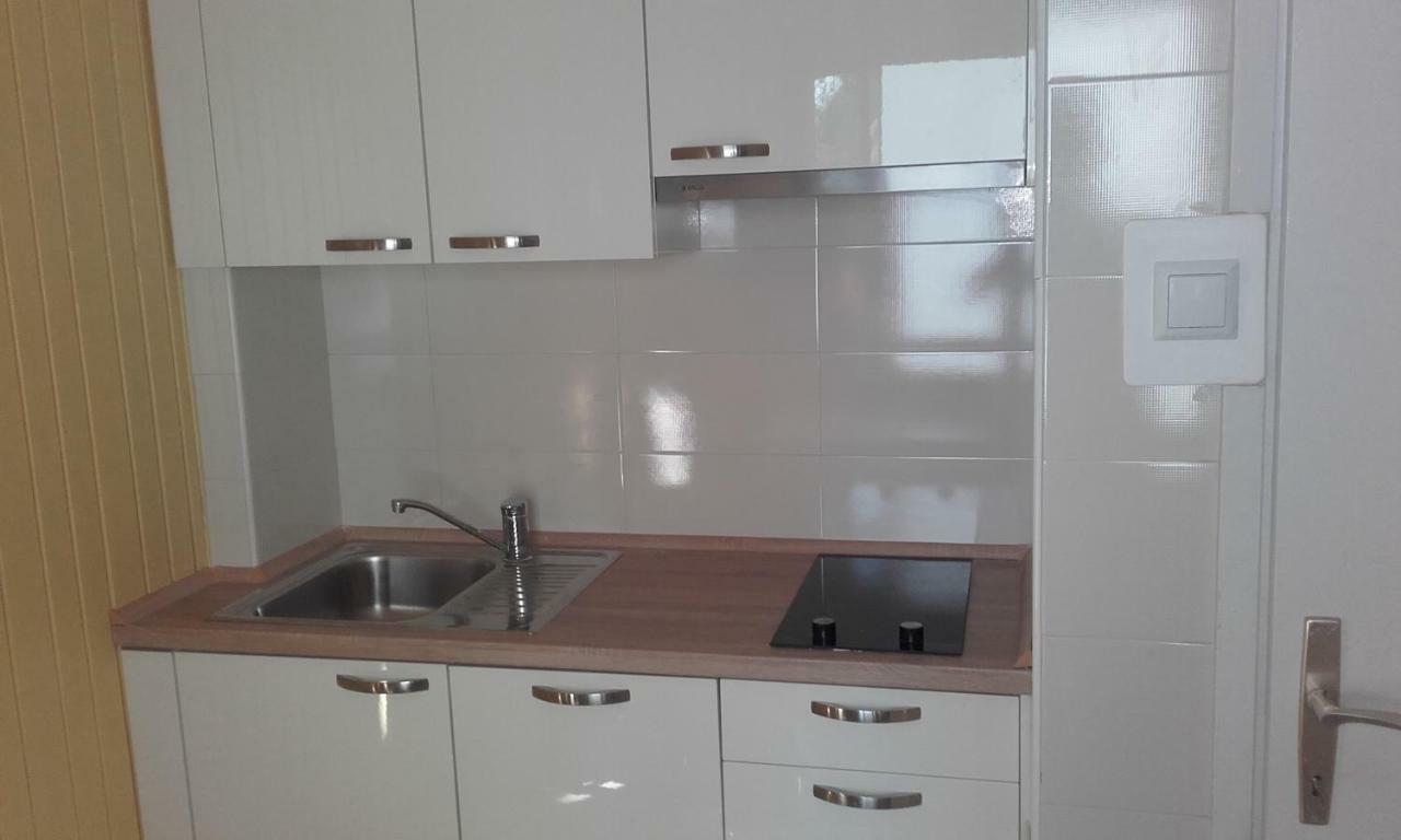Apartment Milka By The Sea Karlobag Εξωτερικό φωτογραφία