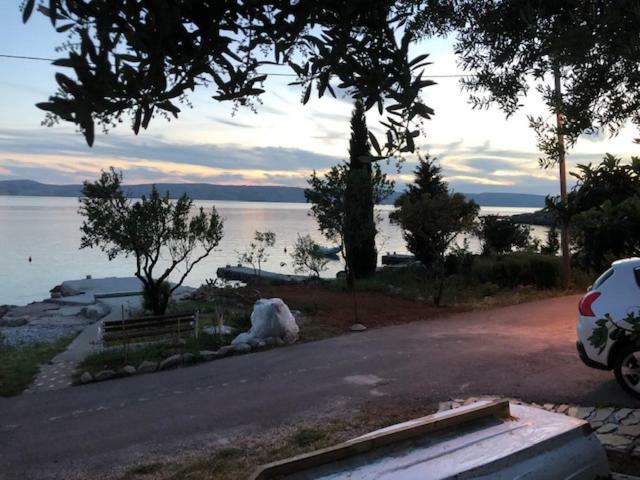 Apartment Milka By The Sea Karlobag Εξωτερικό φωτογραφία